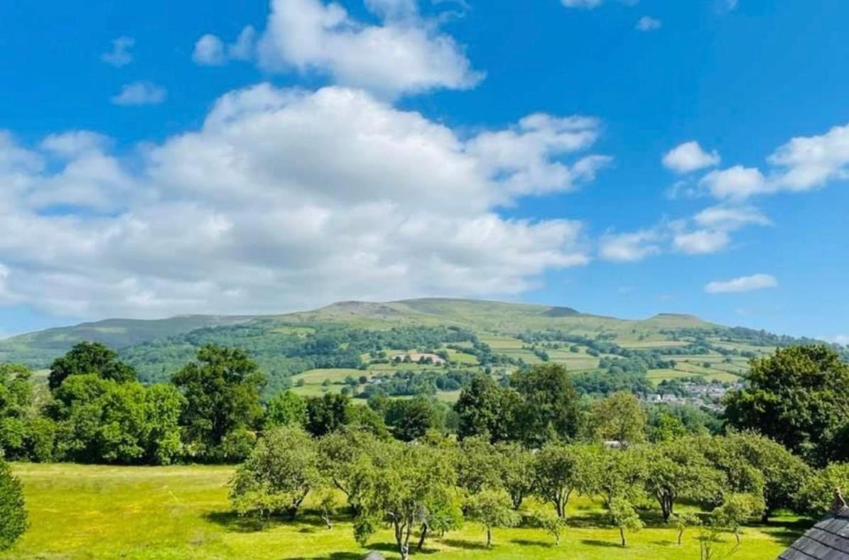 Tanglewood House Abergavenny With Private Parking Villa Exterior photo